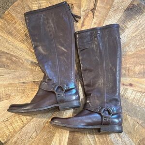 Frye Tan Leather Interior Label